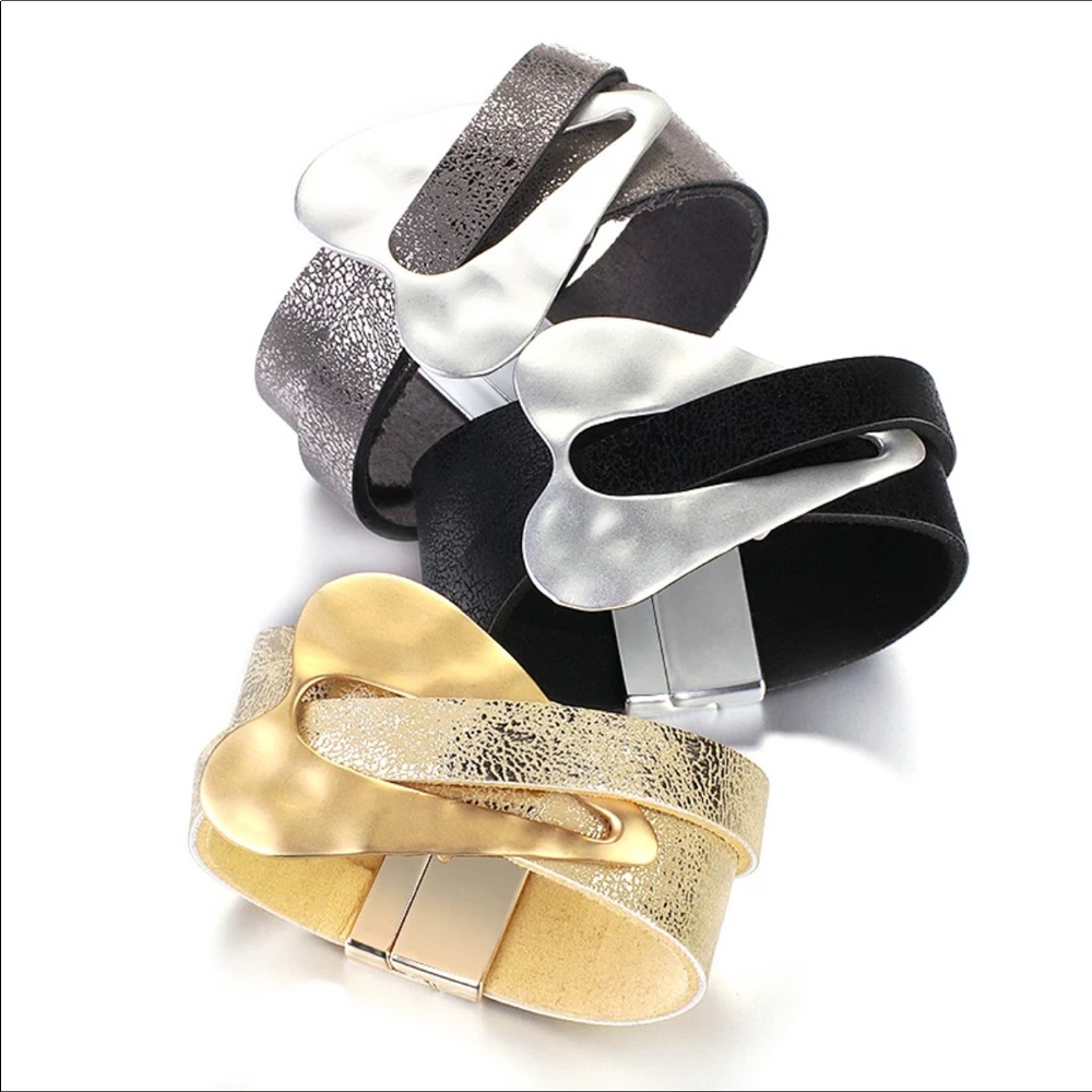 NWT- Leather Heart Metallic Bracelet